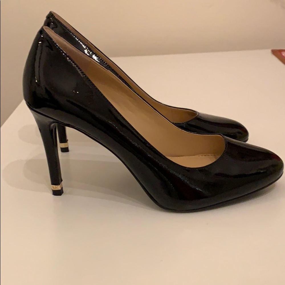 Michael Kors 5.5 patent leather pumps gently used